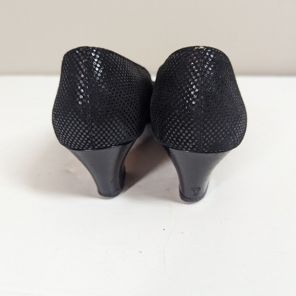 Salvatore Ferragamo Black Leather Low Heel Pumps – Textured Dot Pattern – Sz 7aa - Picture 7 of 9